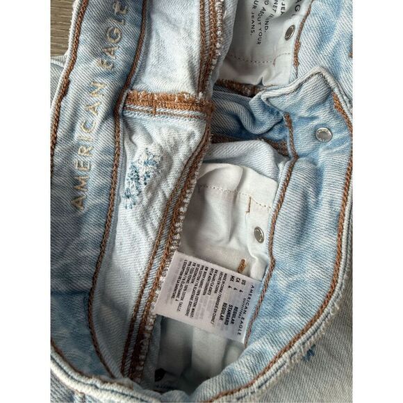 American Eagle Light Wash Floral Embroidered Highest Rise Mom Jeans Size 4 - Picture 6 of 10